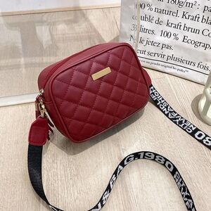Streetwear Solid Color Lingge Square Zipper Crossbody Bags